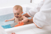 Un Bébé dans un bain
