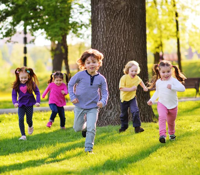 Image d'enfant qui s'amusent