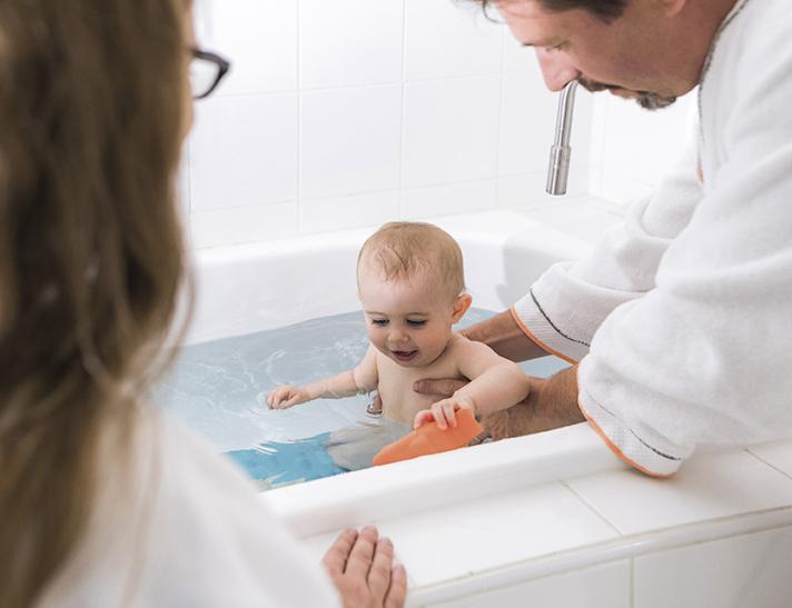 Un Bébé dans un bain